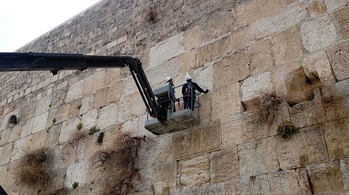 ברחבת הכותל הושלמו ההכנות לפסח