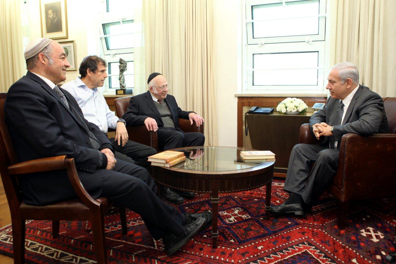 דובי אייכנוולד: "אני מרגיש כמי שמסביבו בוערות להבות רבות"