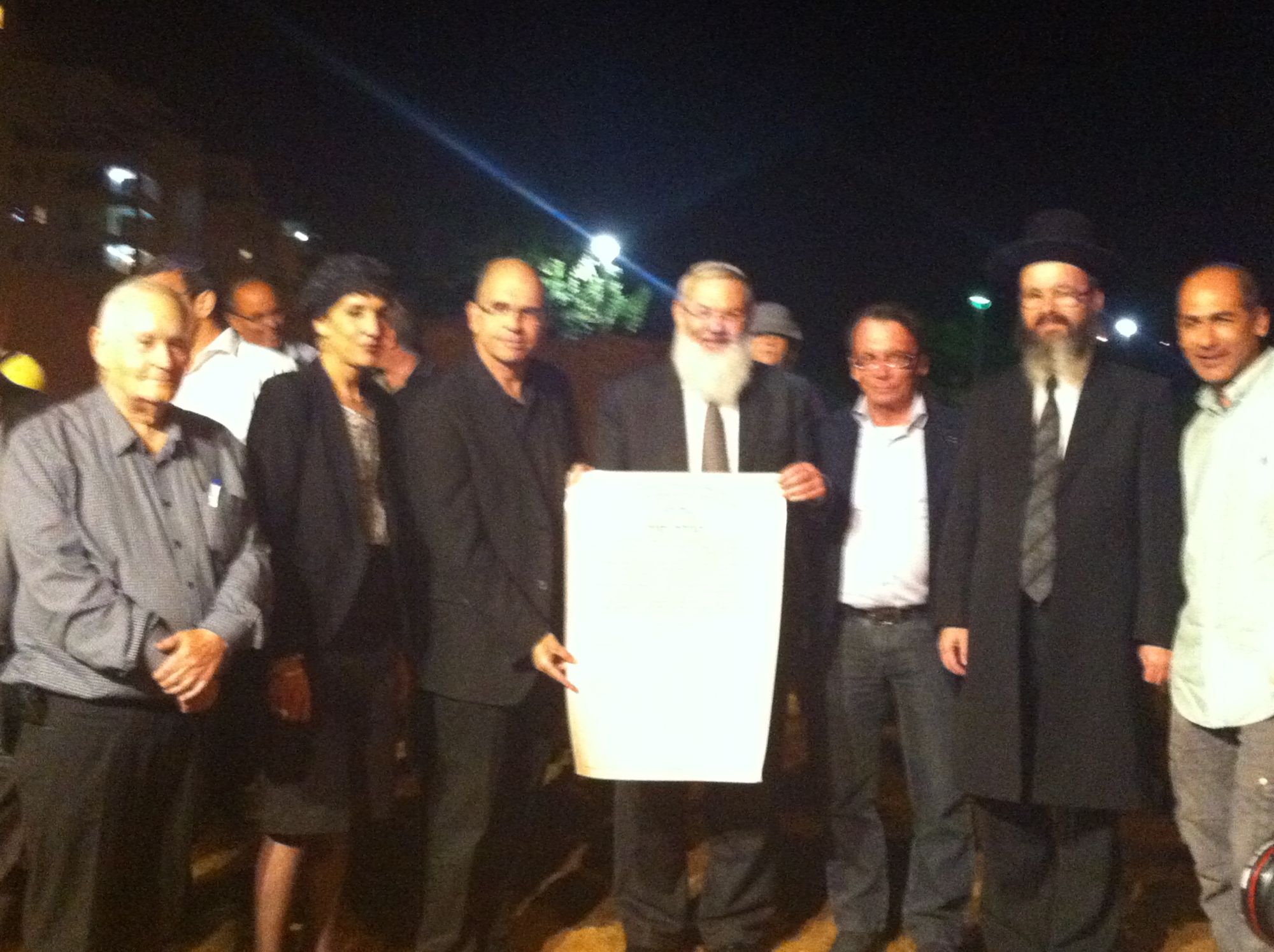 מאות בטקס הנחת אבן-פינה לביכנ"ס ′רננים′ בכפ"ג ג′