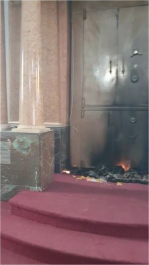 מי  הצית  את  ארון הקודש בבית  הכנסת הגדול בפ"ת