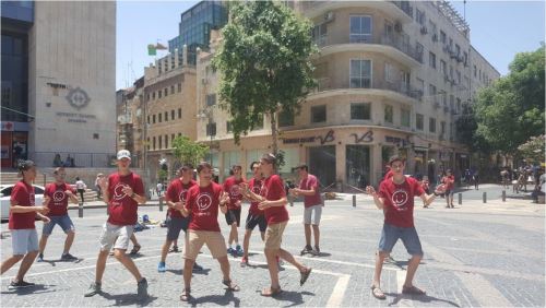 חניכי בנ"ע כפר גנים פ"ת בריקוד פלש מוב בת"א וי"ם /צפו