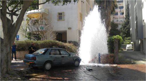 איך התפוצץ צינור מים באמצע היום בפ"ת