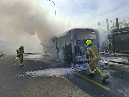 האוטובוס נשרף כליל