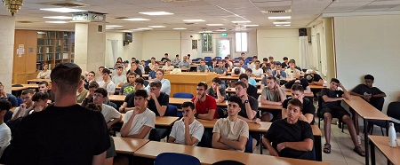 לזכר ארבעה בוגרים שנפלו במלחמה