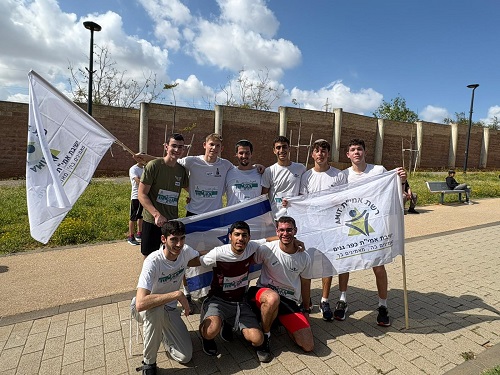 רצים לזכרם: המסורת המרגשת של ישיבת אמית כפ"ג