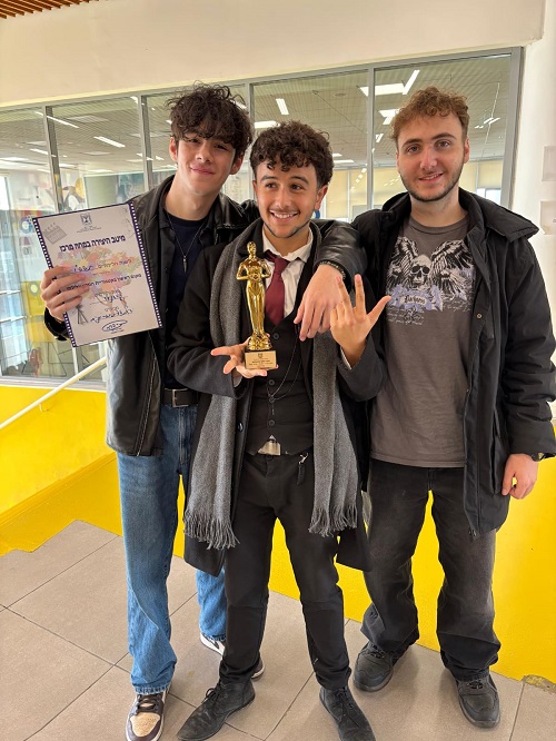 מקום ראשון בתחרות הקולנוע לנוער