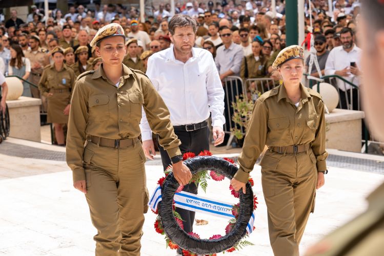 זוכרים את הנופלים